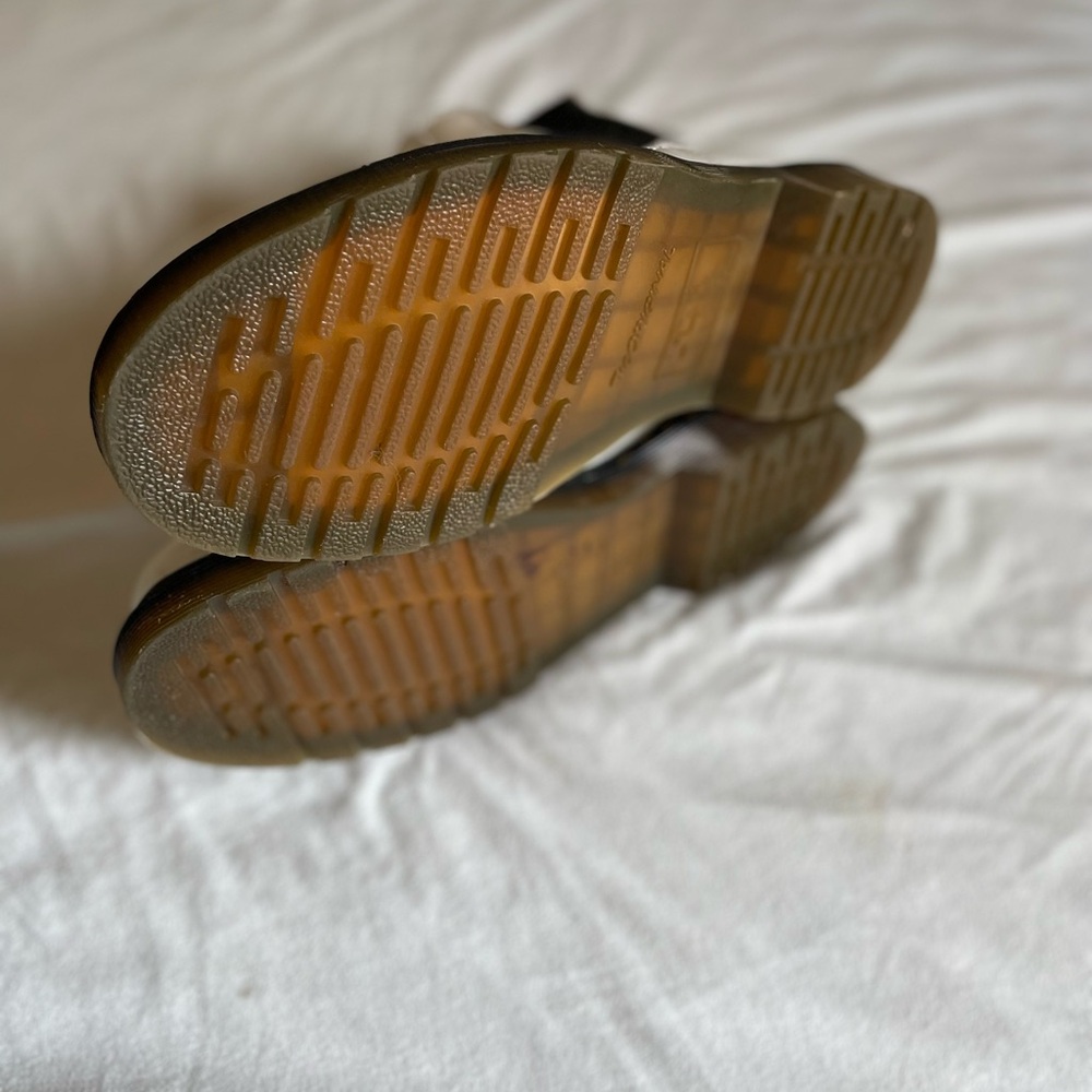 Dr. Martens women's size 9 white boots - Picture 11 of 11